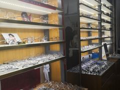 -优医视平价眼镜蔡司依视路折扣工厂店(十里堡店)