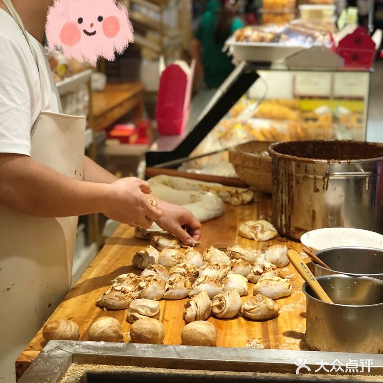 一出炉就秒没！现场制作的麻酱烧饼！