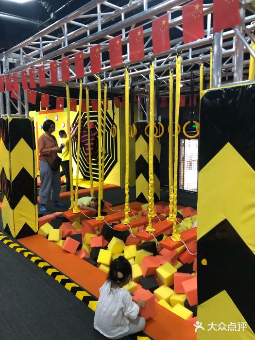 乐迪嗨蹦城蹦床主题乐园图片
