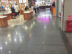 -三叶眼镜城批发市场(上海火车站店)