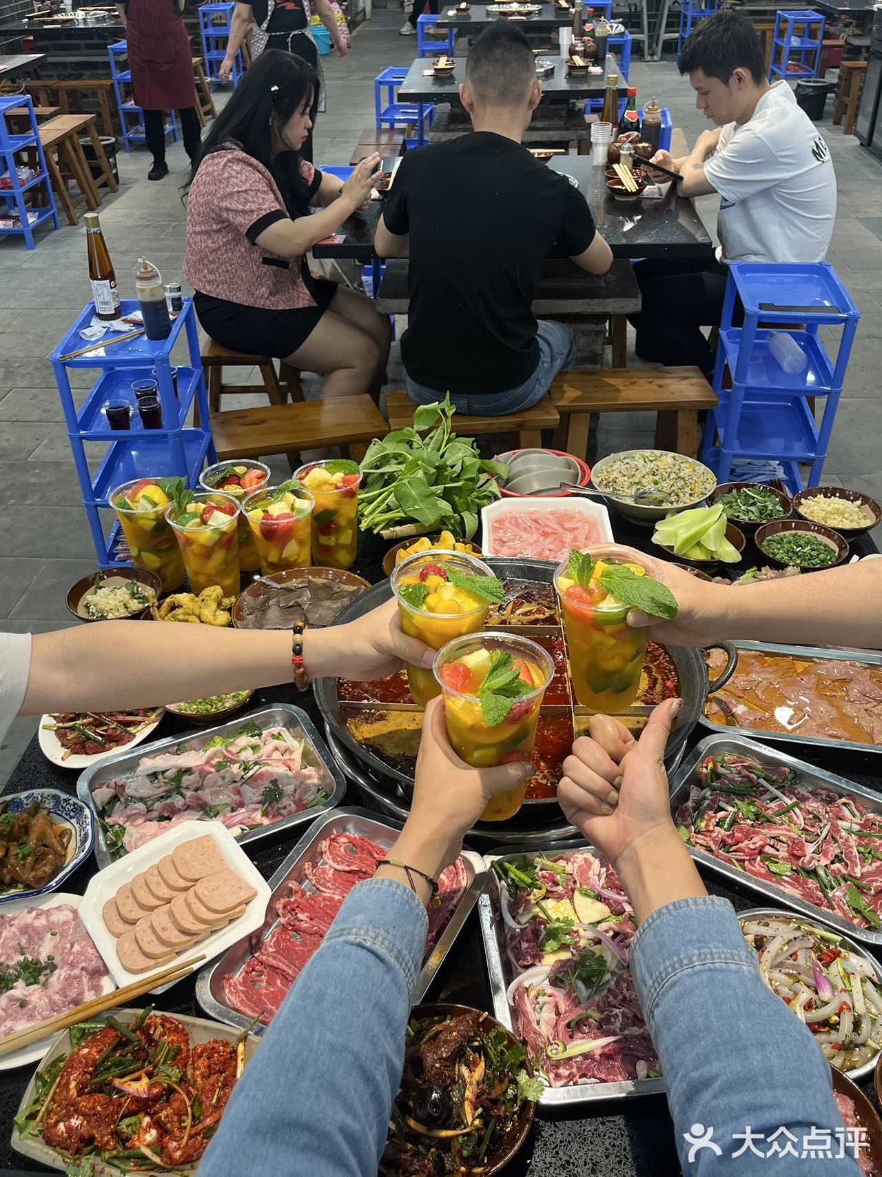 夏天来时代天街一定要冲这家火锅！鲜拌牛肉+冰镇水果捞