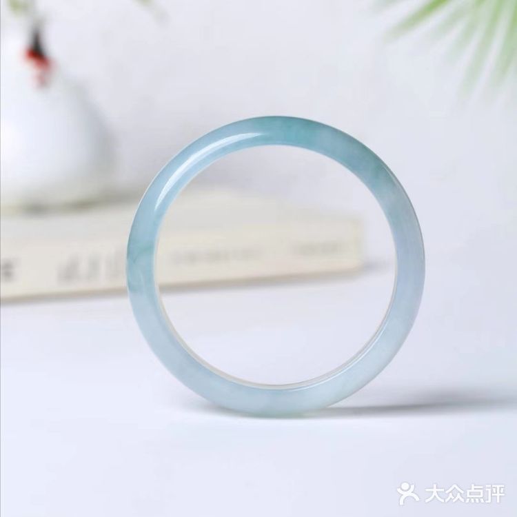 天青色等烟雨，而我在等你，天然冰种翡翠手镯57圈口。