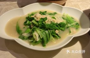 Fried Tofu Skin with Chicken Greens