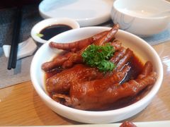 鲍汁扣凤爪-东方柏宴