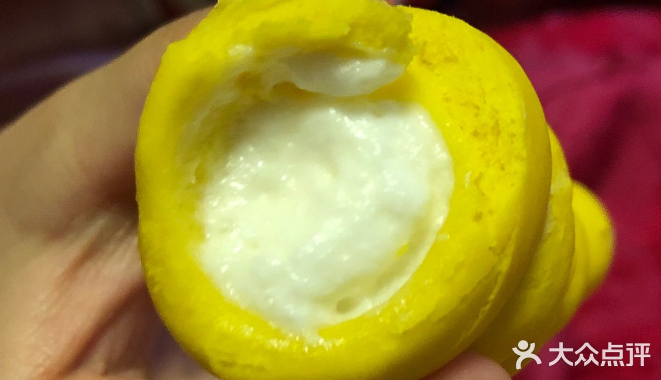 丹麦筒 准备材料：面粉 酵母（比例100:1）黄油