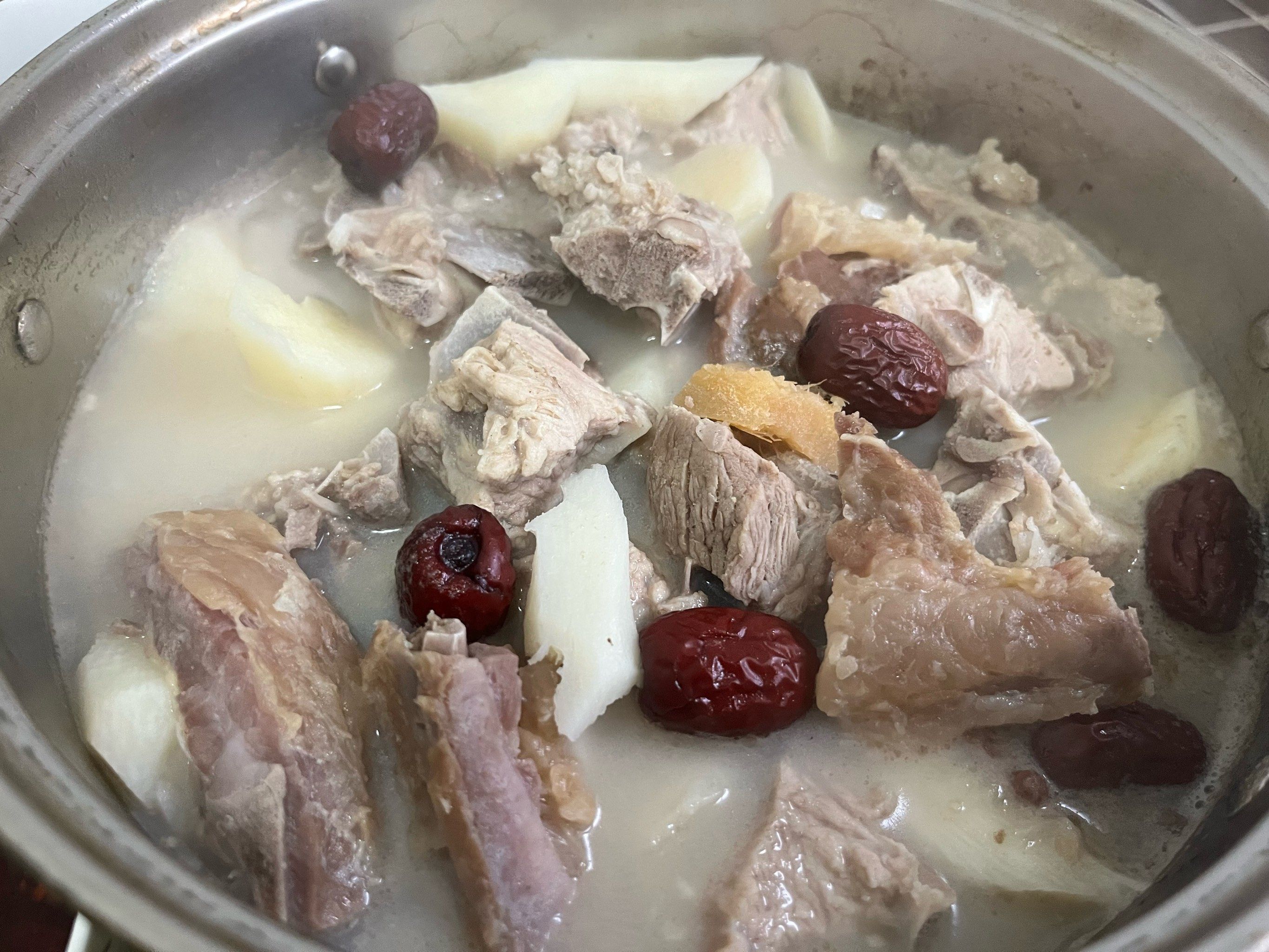 今日份山药排骨汤,冬天喝着暖暖的