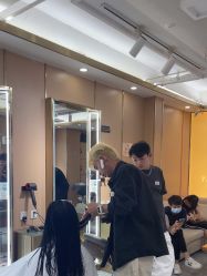 -一東造型烫发染发