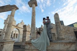 -现代经典婚纱摄影