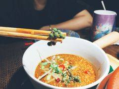 野生牛肝菌汽锅鸡汤-雀舞云南菜(乐客城店)