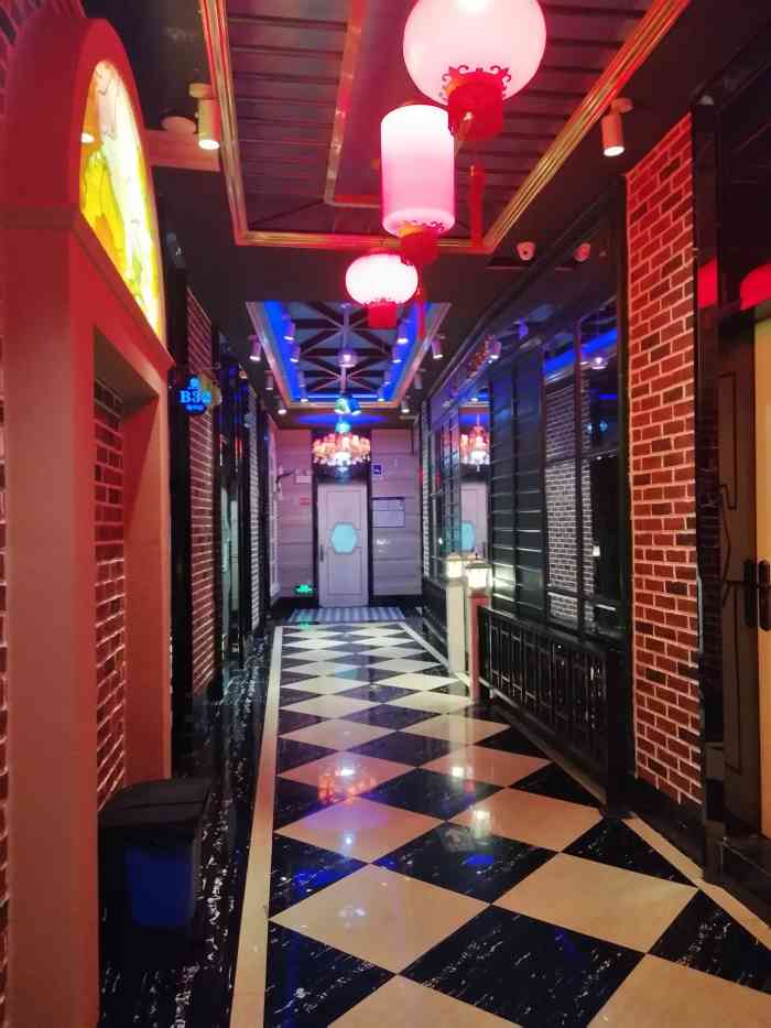 金柜量贩式ktv-"位置易找,在沃尔玛的5楼,可以说坐电梯上.