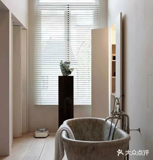 被改造后的建筑还是很有魅力的 原本建筑结构就是一大特