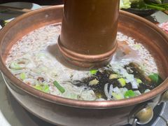 -洞庭洲·防空洞火锅·烧烤·铜锅涮肉(新百广场店)
