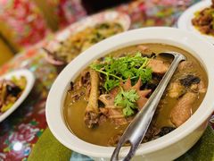 小鸡炖蘑菇-闯关东东北农家菜(崂山石老人店)