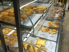 面包甜点陈列柜-皇冠幸福里动物奶油生日蛋糕(宗关地铁店)