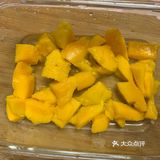 夏天就应该来碗冰冻的芒果椰奶果冻