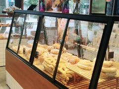 面包甜点陈列柜-Dough&Joe团憩(瑞虹天地月亮湾店)