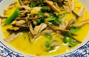 Braised Pig's Trotter with Mushrooms