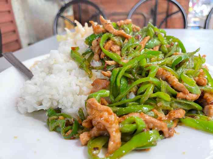 [服務鈴]服務: 很好「青椒肉絲蓋飯」