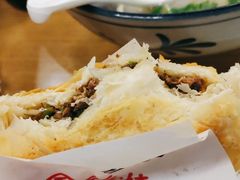 金丝烧饼夹牛肉-牛三哥洛阳牛肉汤(生态城店)