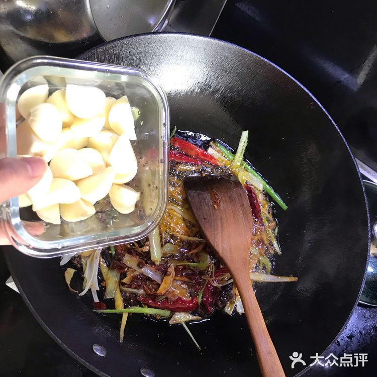 ️在家研究新菜谱。今天我们来做红烧鳝鱼