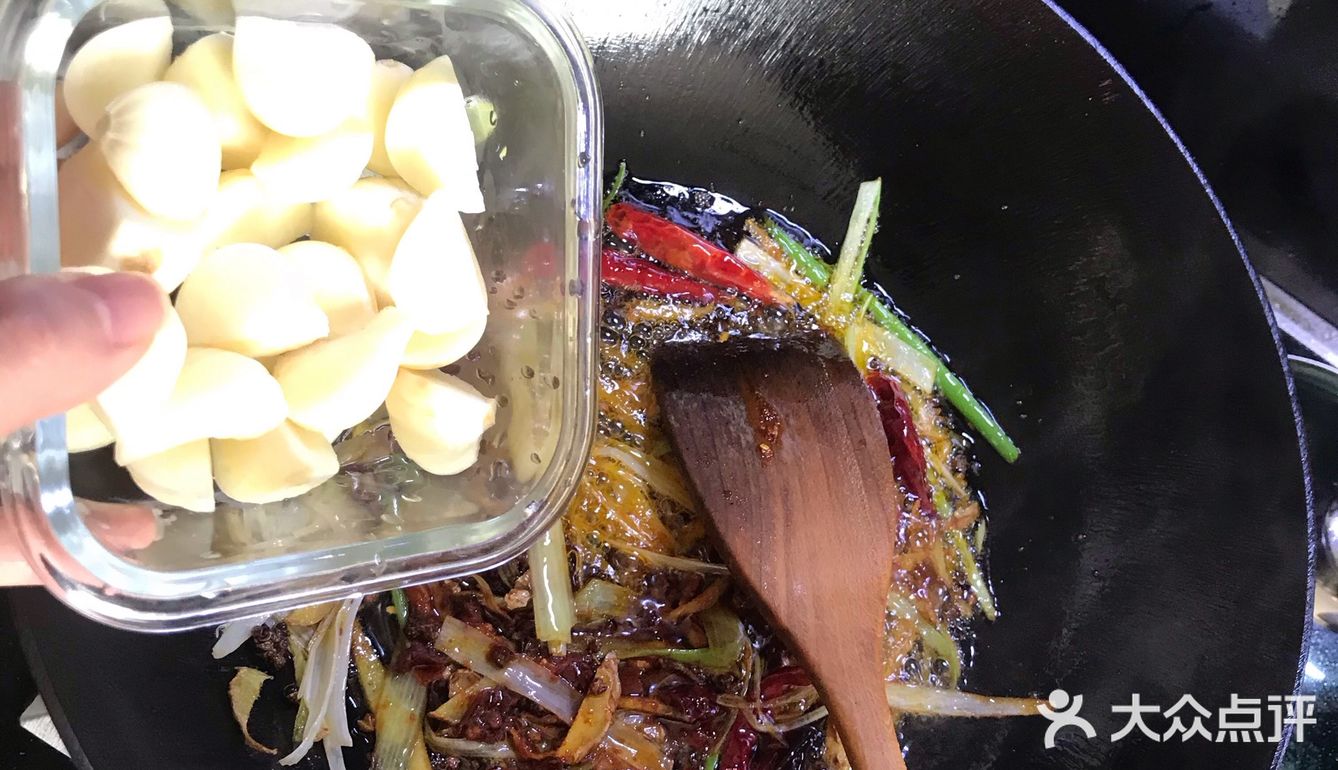 ️在家研究新菜谱。今天我们来做红烧鳝鱼