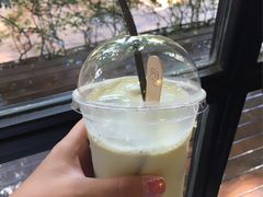 -莓园冰淇淋店