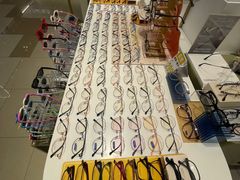 -目上眼镜·蔡司依视路授权(青浦宝龙店)