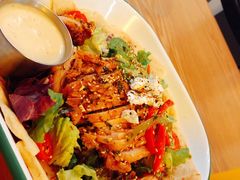 照烧鸡肉配牛油果拉法沙拉-HELLO 27 意面·沙拉·帕尼尼