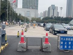 -汉商武展购物中心-停车场