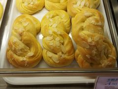 -皇冠 · 玛莉奥(丽江店)