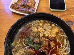 -爆炸头阿姨小四川正宗川味小吃(无任何分店)
