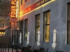 -FOUR PLAY BAR
