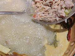 -洱火云南酸菜牛肉火锅(石景山当代商城店)