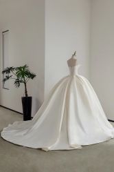 -派丽莫Pellimo原创设计婚纱品牌