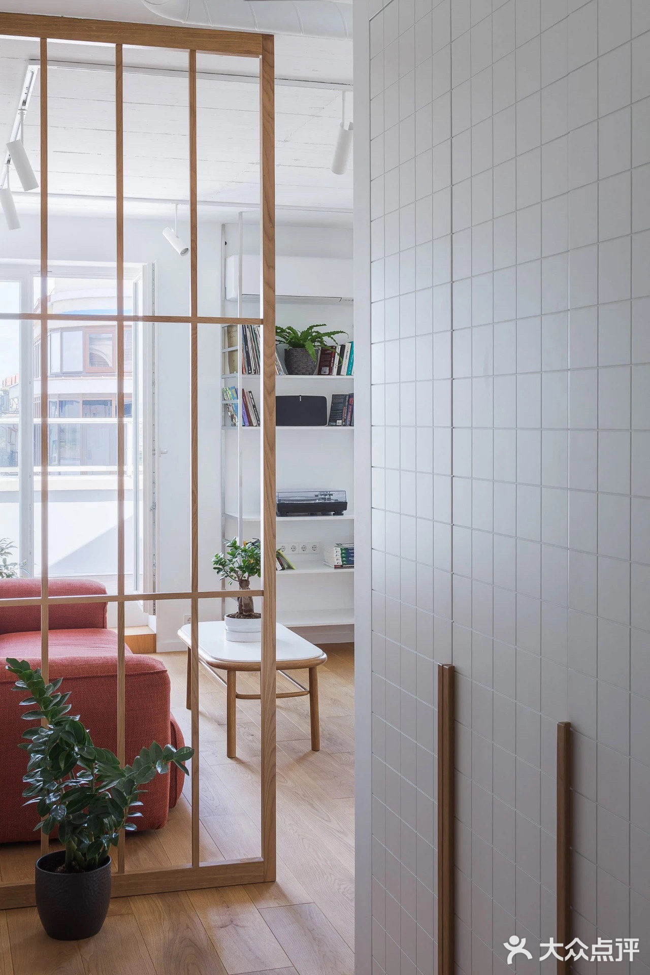 今日分享[礼花]入户衣柜清新自然，障子门隔断，卫生间超有质感！