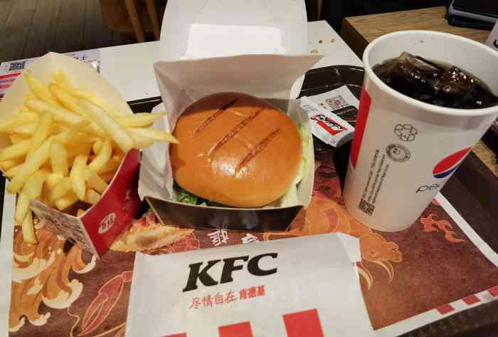 肯德基(金湖路店)-"b b q手撕猪肉卷不好吃,还是老北京好.