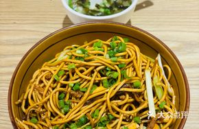 Fried Noodles with Tofu, Pork and Leek