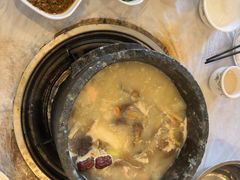 -鲁朗纳麦石锅鸡庄园