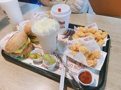 -The Habit Burger Grill 哈比特汉堡(复兴soho店)