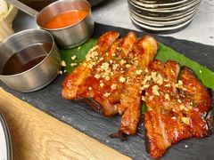 烤猪颈肉配春饼-自如ZSPACE四合院艺术餐厅