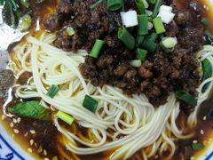 -渝之汇牛肉豌杂面