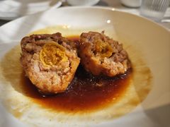 鸭蛋黄狮子头-梅飞酒家(桑园路店)