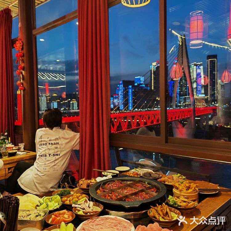 天呐！这家重庆江景火锅太符合年轻人的审美