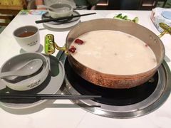 -洪氏嗨捞·广东猪肚鸡·椰子鸡火锅(西咸万象城店)