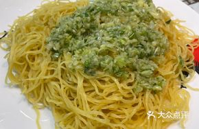 Fragrant Ginger and Scallion Noodles