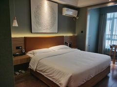 -墨客悦庭酒店(长沙麓谷涉外经济学院店)