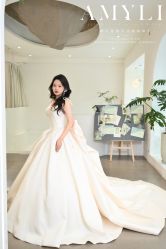 -艾米丽婚纱礼服