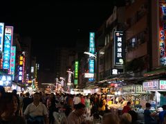 -六合夜市