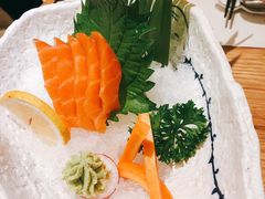 三文鱼刺身-小句号·精致料理(江南环球港店)