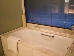 -上海滴水湖皇冠假日酒店